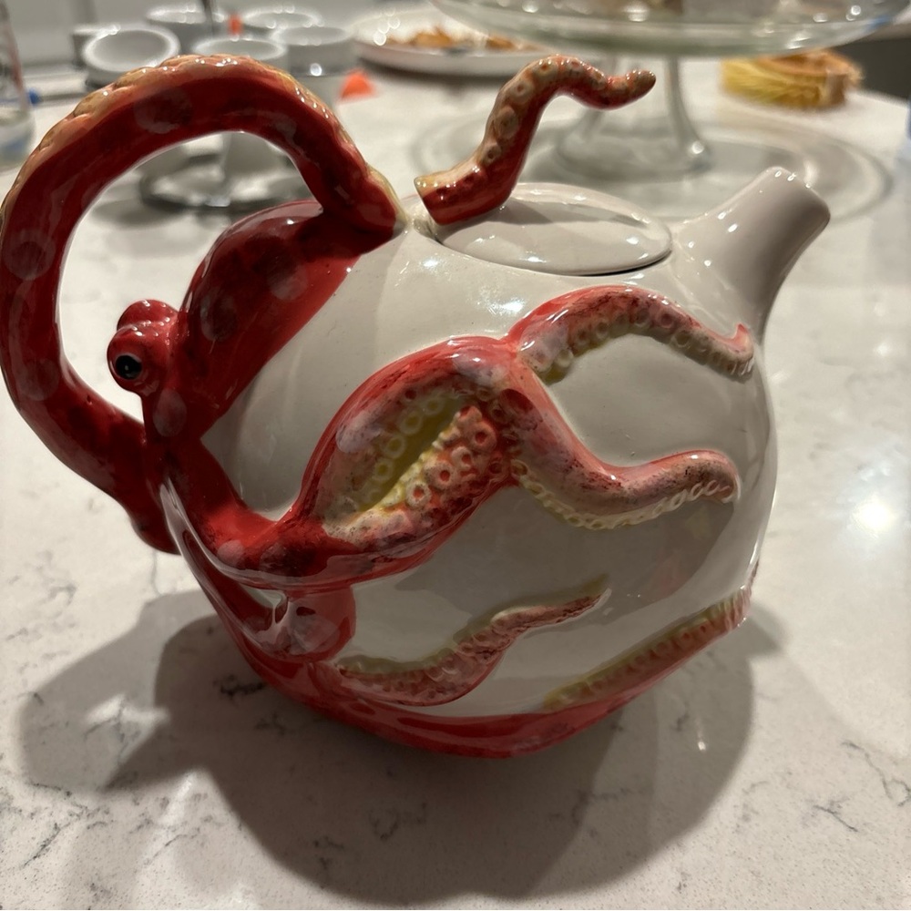 Octopus tea pot EUC by blue sky Perfect if you love octopus 🐙 - Picture 3 of 11